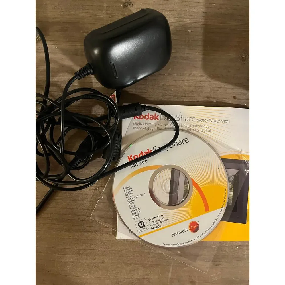 Kodak easy share 8” digital picture frame new. Includes memory card‎ & remote